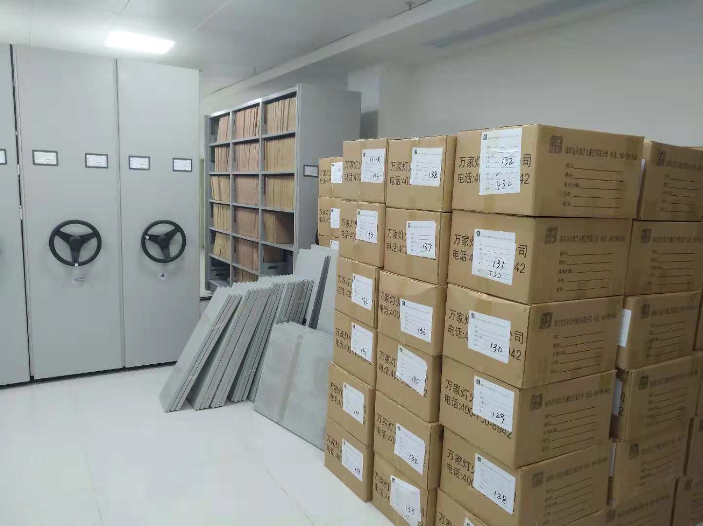    叫搬家公司比自己搬更劃算更省心！